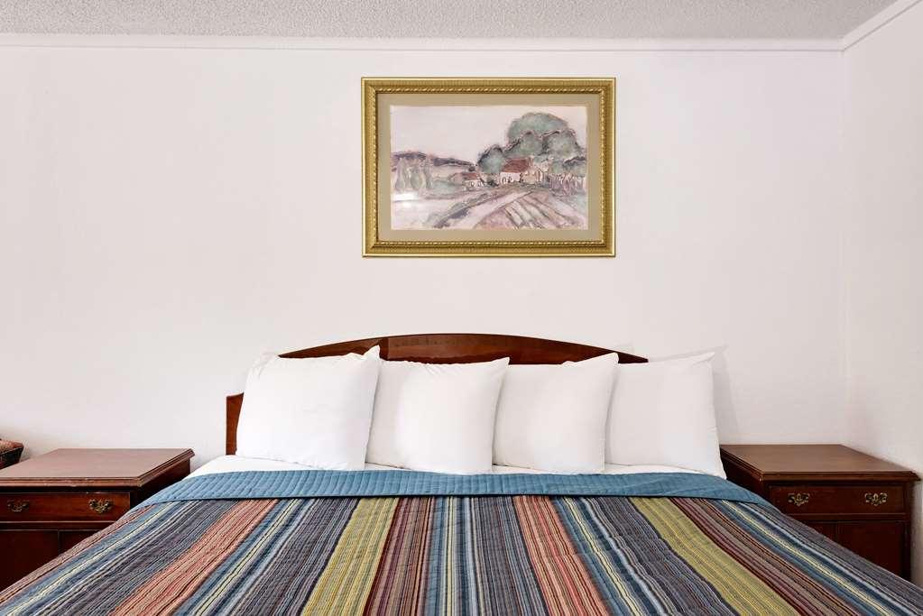 Knights Inn Cleveland/Macedonia Zimmer foto